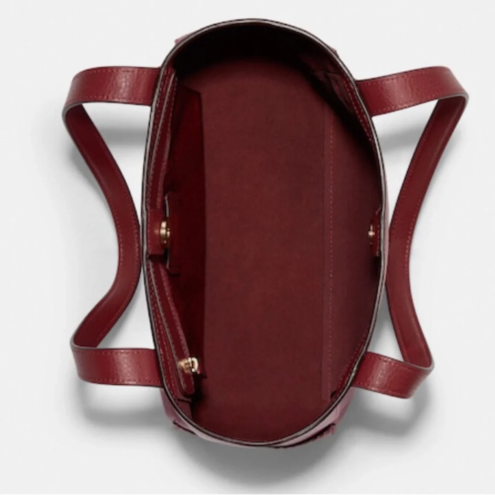 REDDISH VIOLET GOLD ACCENT COLOR BLOCK HORSE & CARRIAGE TOTE